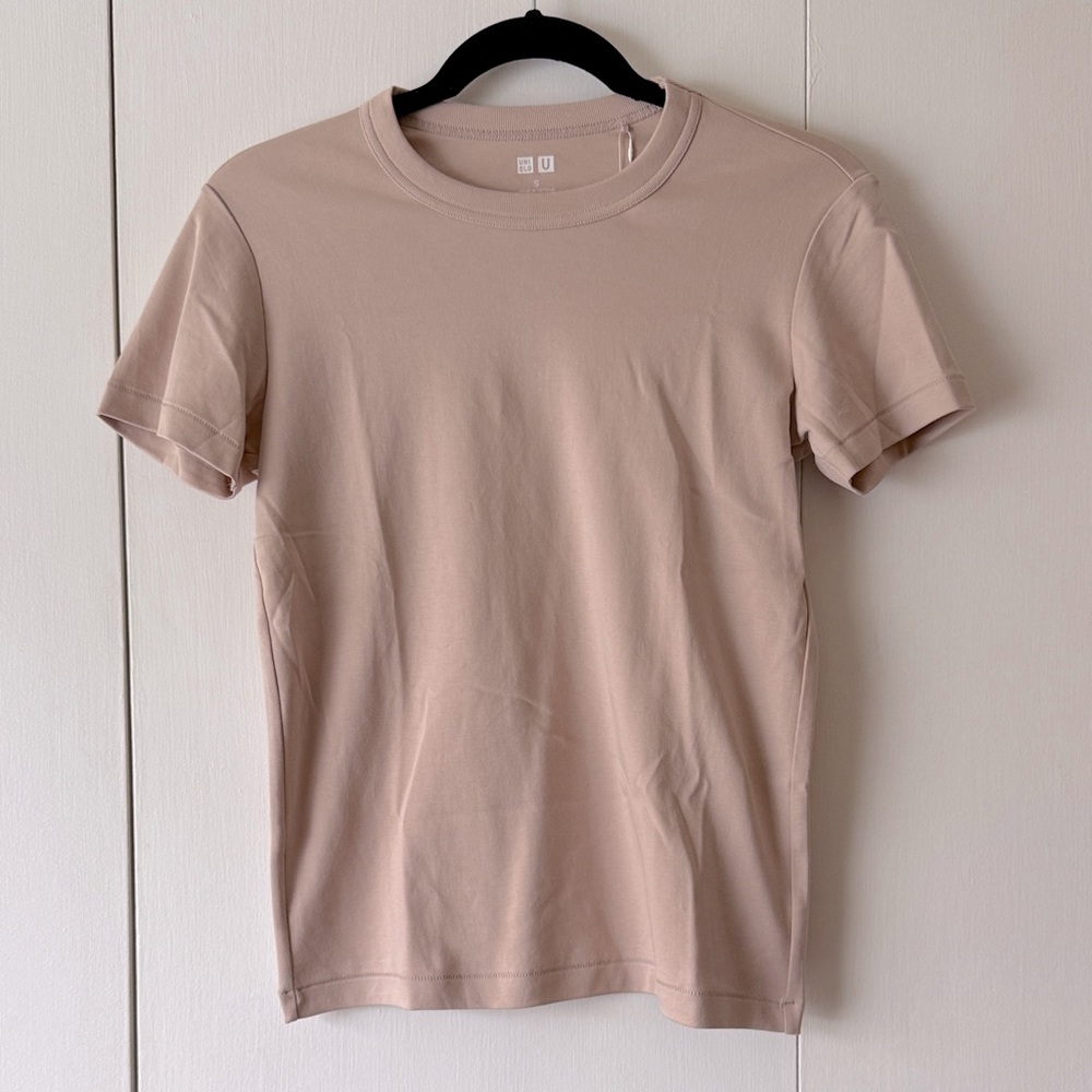 Uniqlo Woman’s Light Tan Short Sleeve Tee. Sz S. NWT
